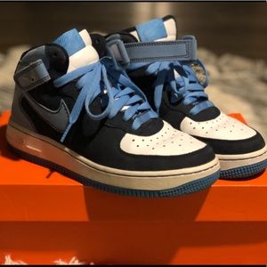 New Nike High Dunks (Women 7/Boys 5.5)